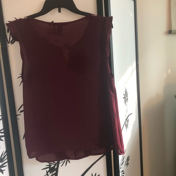 Burgundy flutter sleeve top - Picture 2 of 3